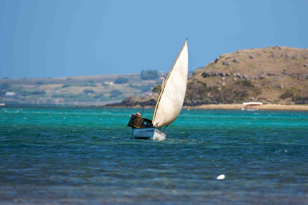 PLAY_Mourouk_Local pirogue