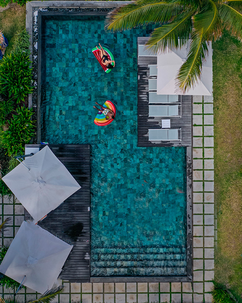 c mauritius bird pool view